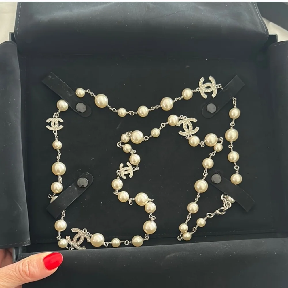 CHANEL Pearly White and Silver 5cc Charm Long Necklace
